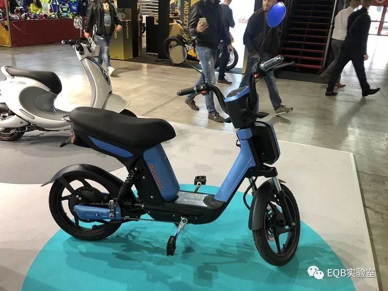 「米兰展独家」弯的电池？可当作充电宝的电池？外国人真会玩！