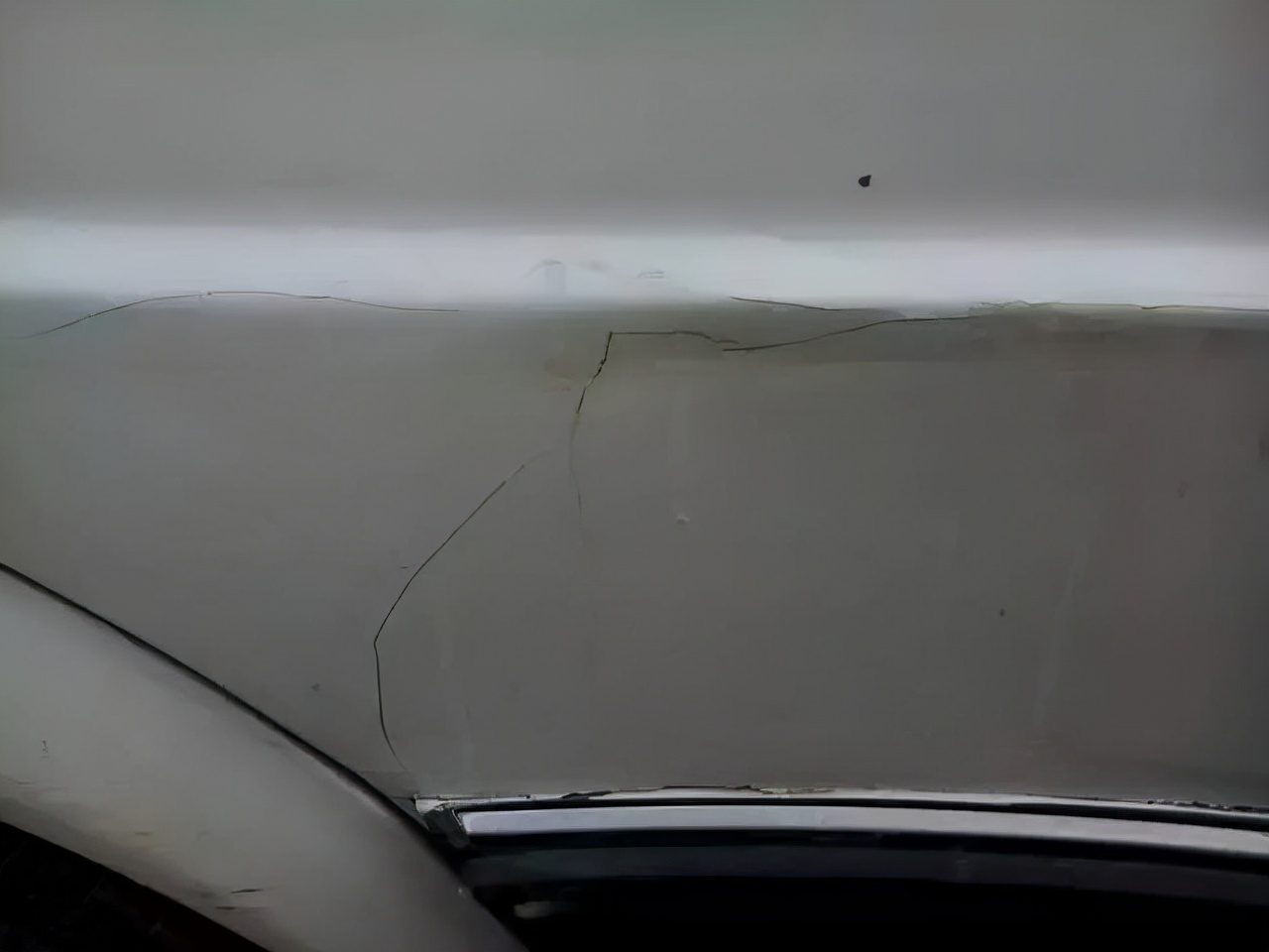 汽车白车漆有黄斑怎么去除,新车银色车漆黄斑怎么去除