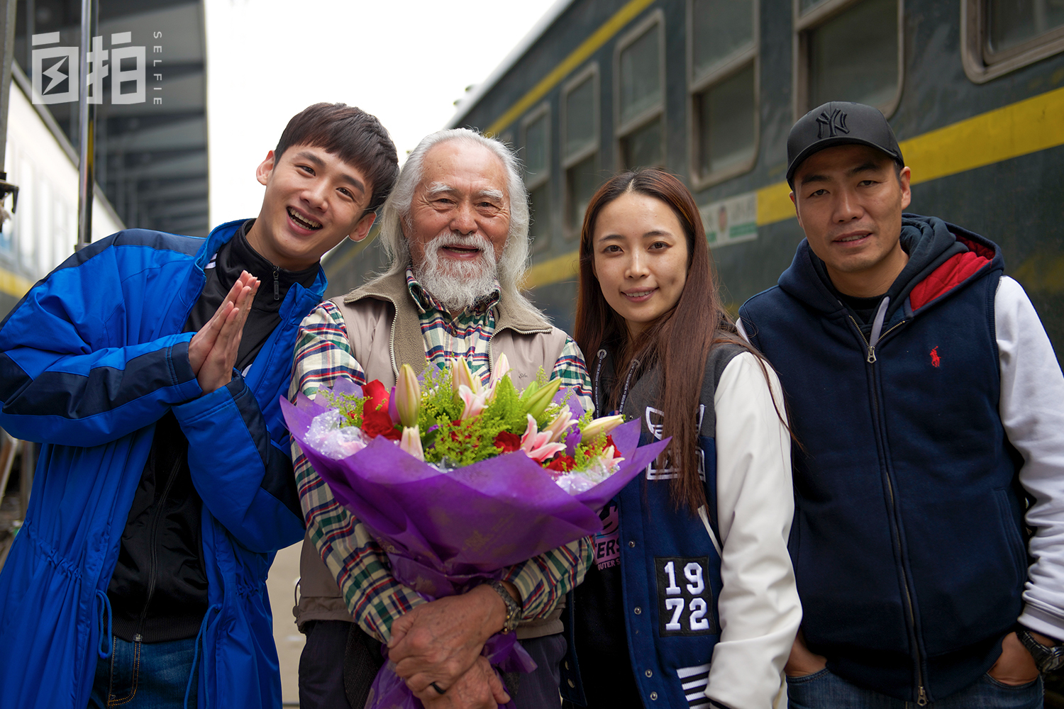 我，49岁开始北漂，79岁走秀爆红，85岁学开飞机，一辈子都在演戏