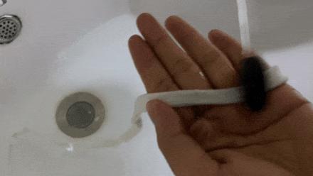 白色帆布鞋洗后怎么晒不变白,白色帆布鞋洗不干净用什么方法