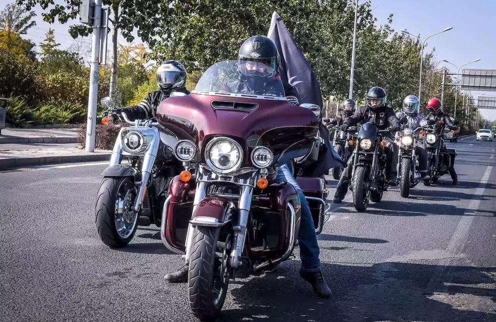 哈雷breakout突破者评测,哈雷突破者骑行体验