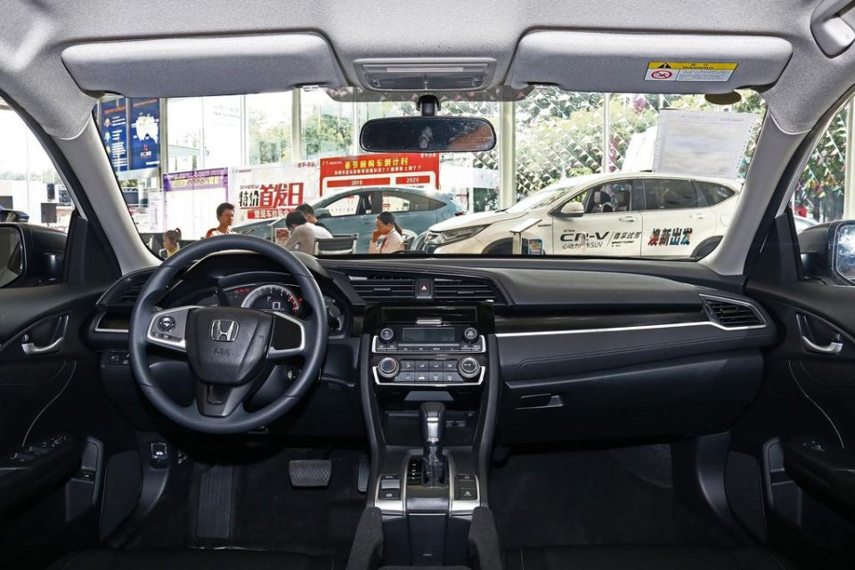 简述4门5座紧凑型轿跑本田思域,本田思域在紧凑型轿车里怎么样