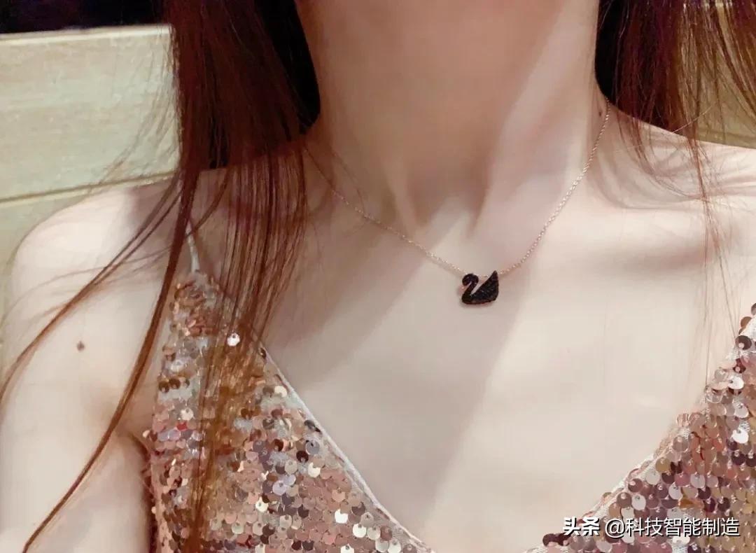 施华洛世奇到底是水晶还是玻璃,施华洛世奇价格高吗