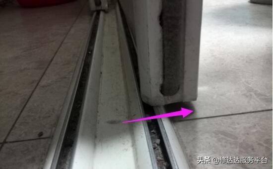 阳台推拉门推不动可以上油吗,阳台推拉门推不动怎么解决
