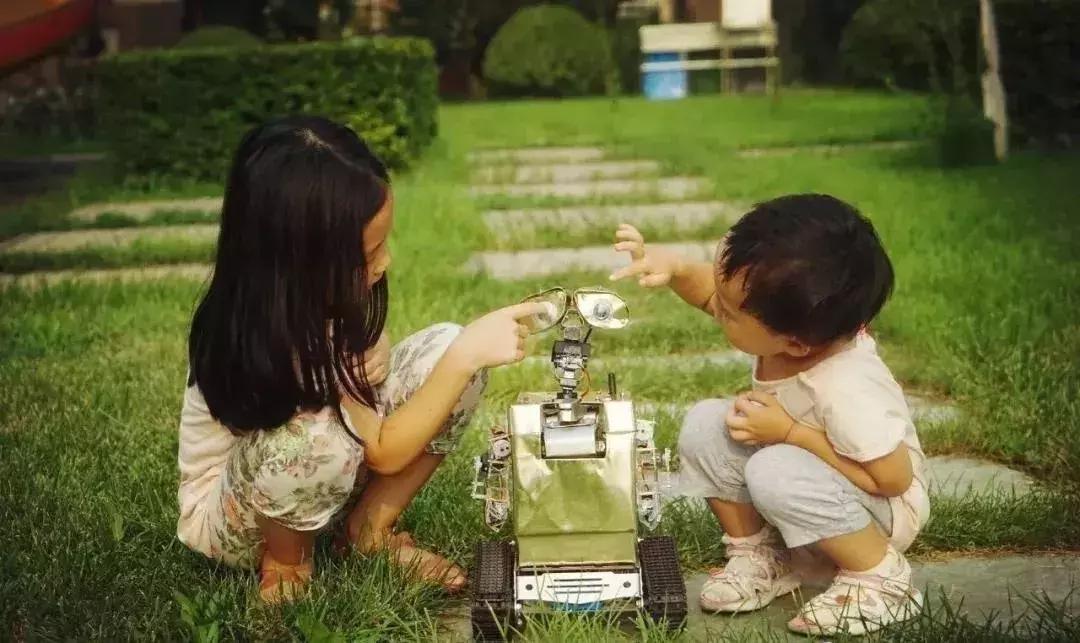 科学家奶爸手绘讲解流浪地球,流浪地球地下人类活动手绘