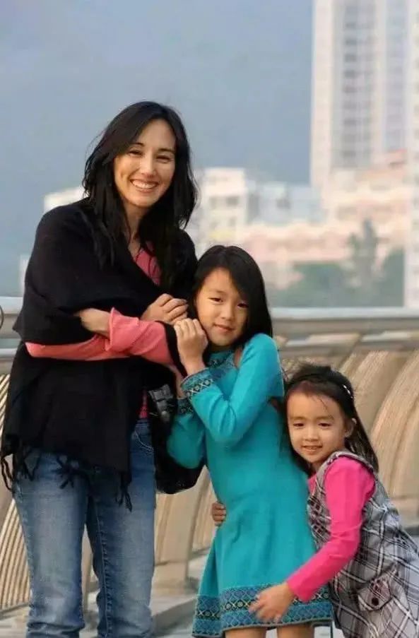 罗美薇是罗明珠吗,罗明珠葬礼罗美薇