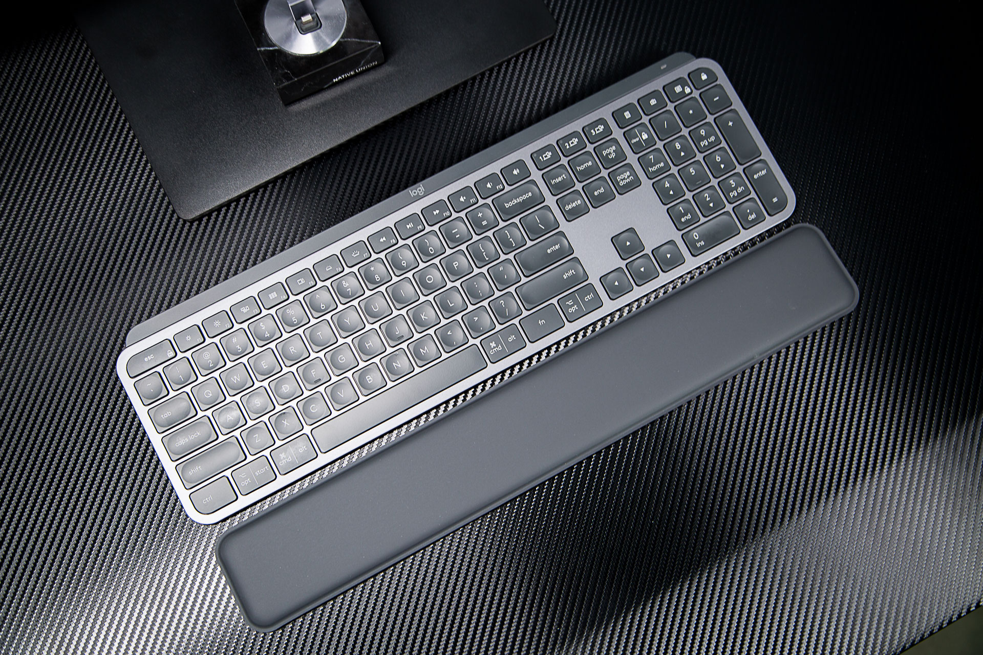 罗技mxmaster2s和3,罗技MXKeys无线键盘