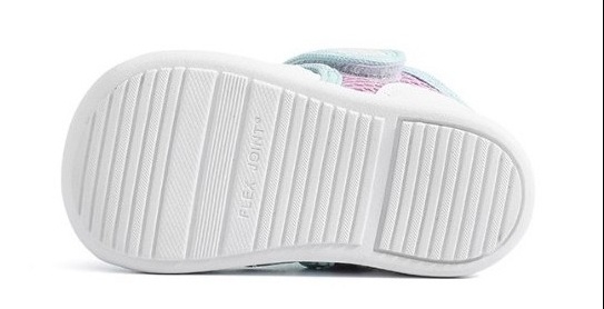 如何正确选择婴儿学步鞋,宝宝学步鞋哪个牌子好怎么选择