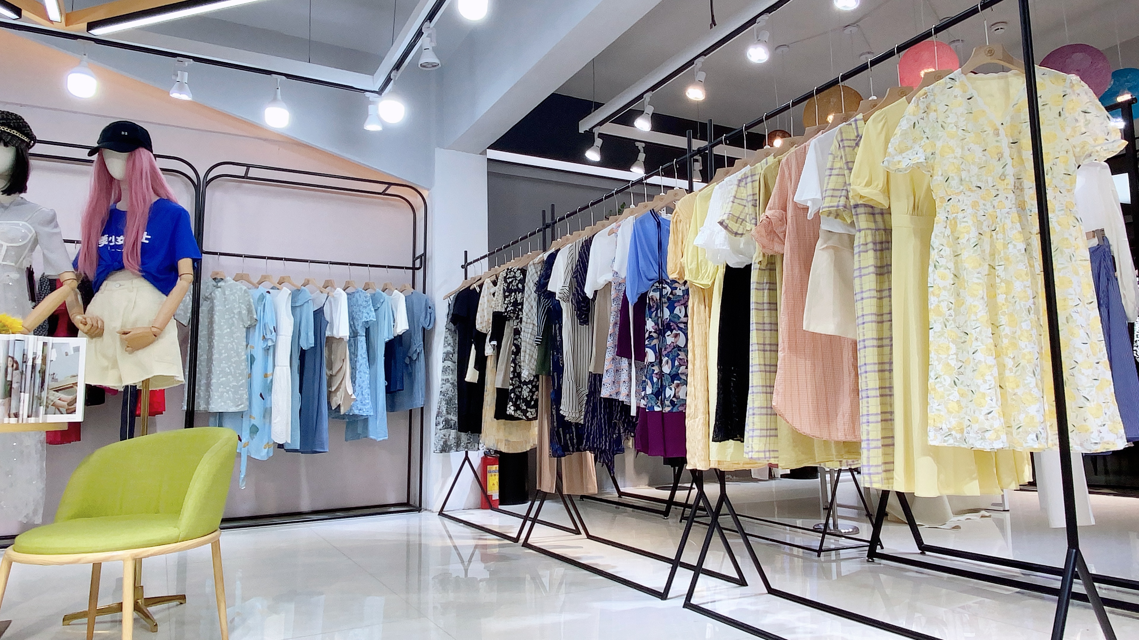 三彩女装最新撤柜尾货批发,三彩品牌折扣店女装清仓冬款