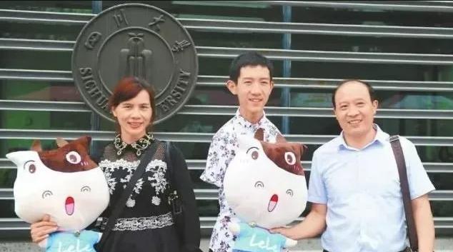 无臂少年彭超个人资料,无臂男孩彭超现状