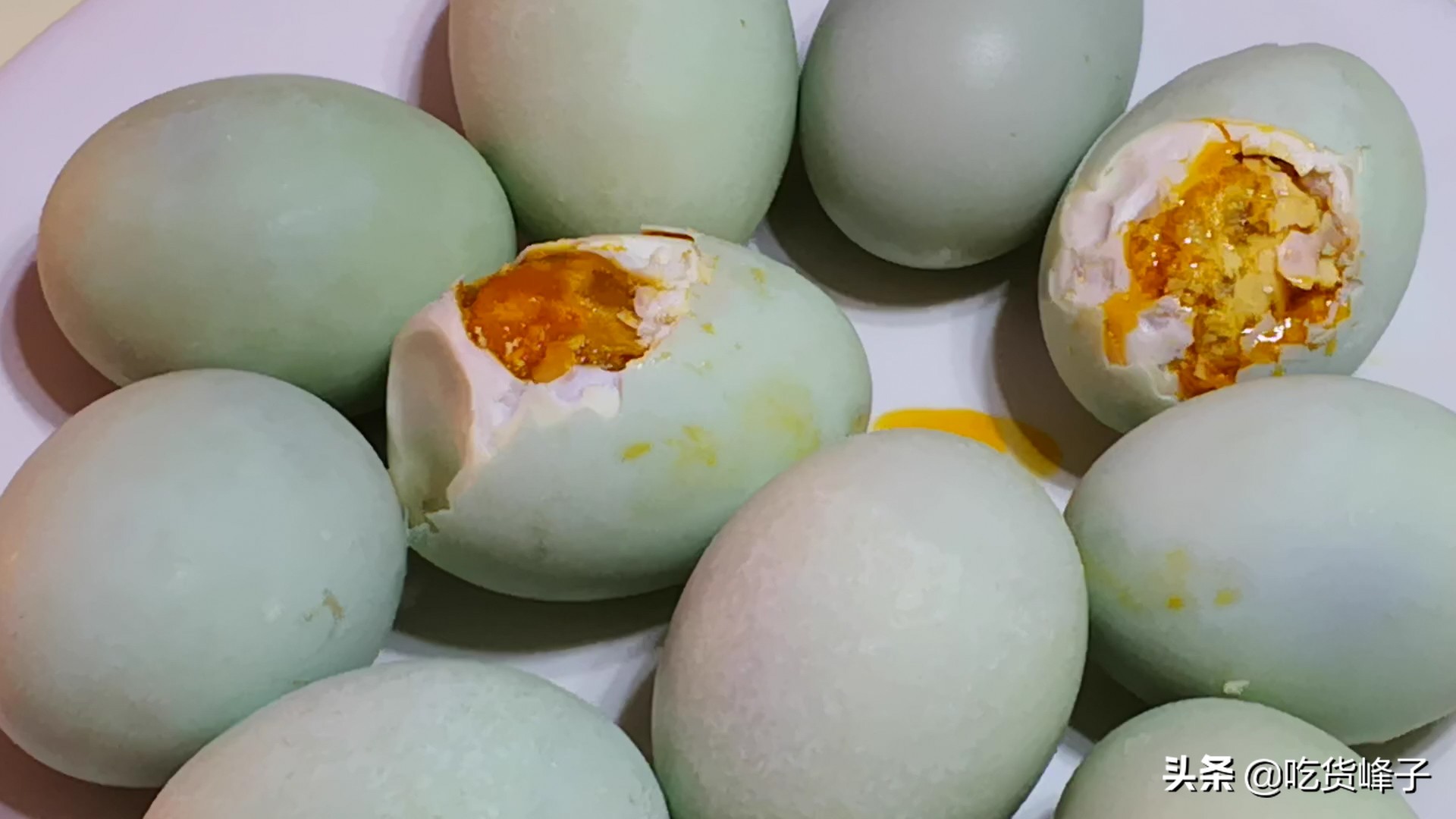 咸鸭蛋黄变黑是怎么回事还能吃吗,爱吃鸭蛋会胖吗