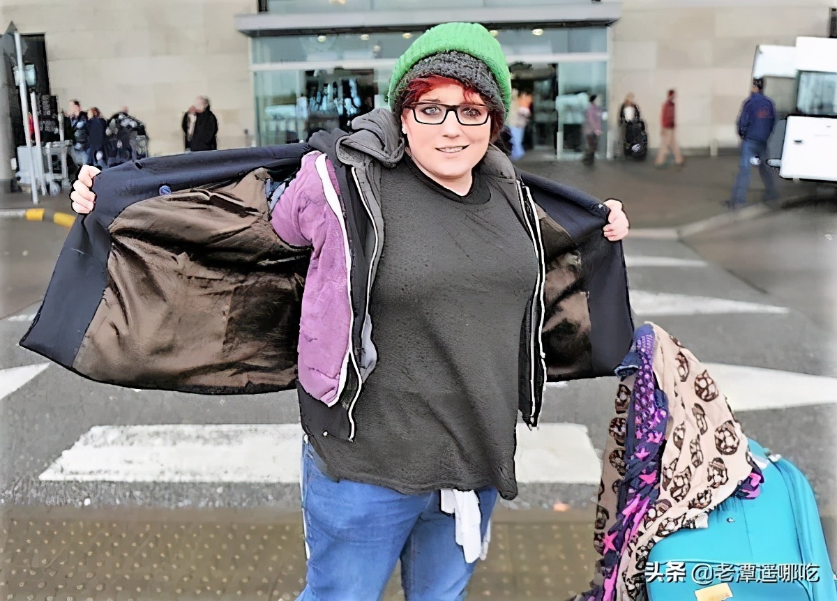 为了省下行李超重费，我穿了18条*裤内**