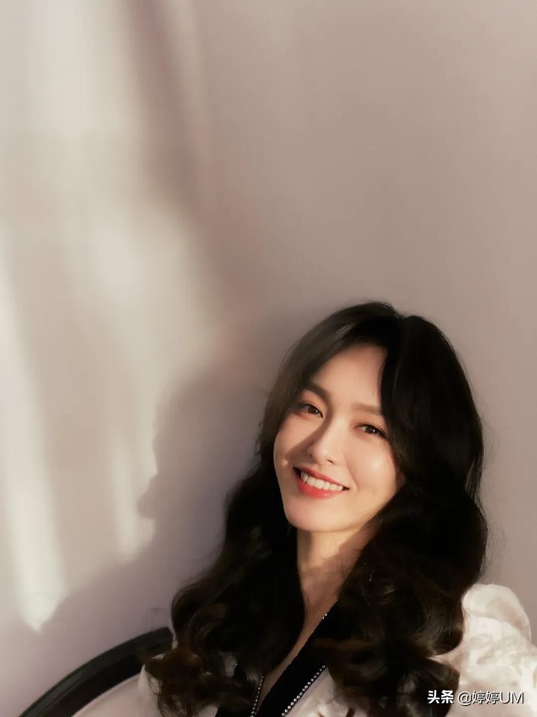 唐嫣，性感迷人、身材火辣、笑容甜美，这么好看的女人简直绝绝子