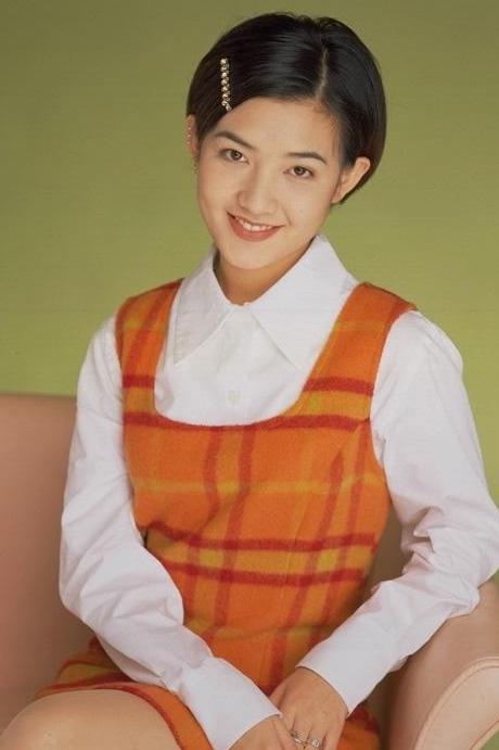 范晓萱割子宫是真的吗,范晓萱打舌钉打耳洞的样子