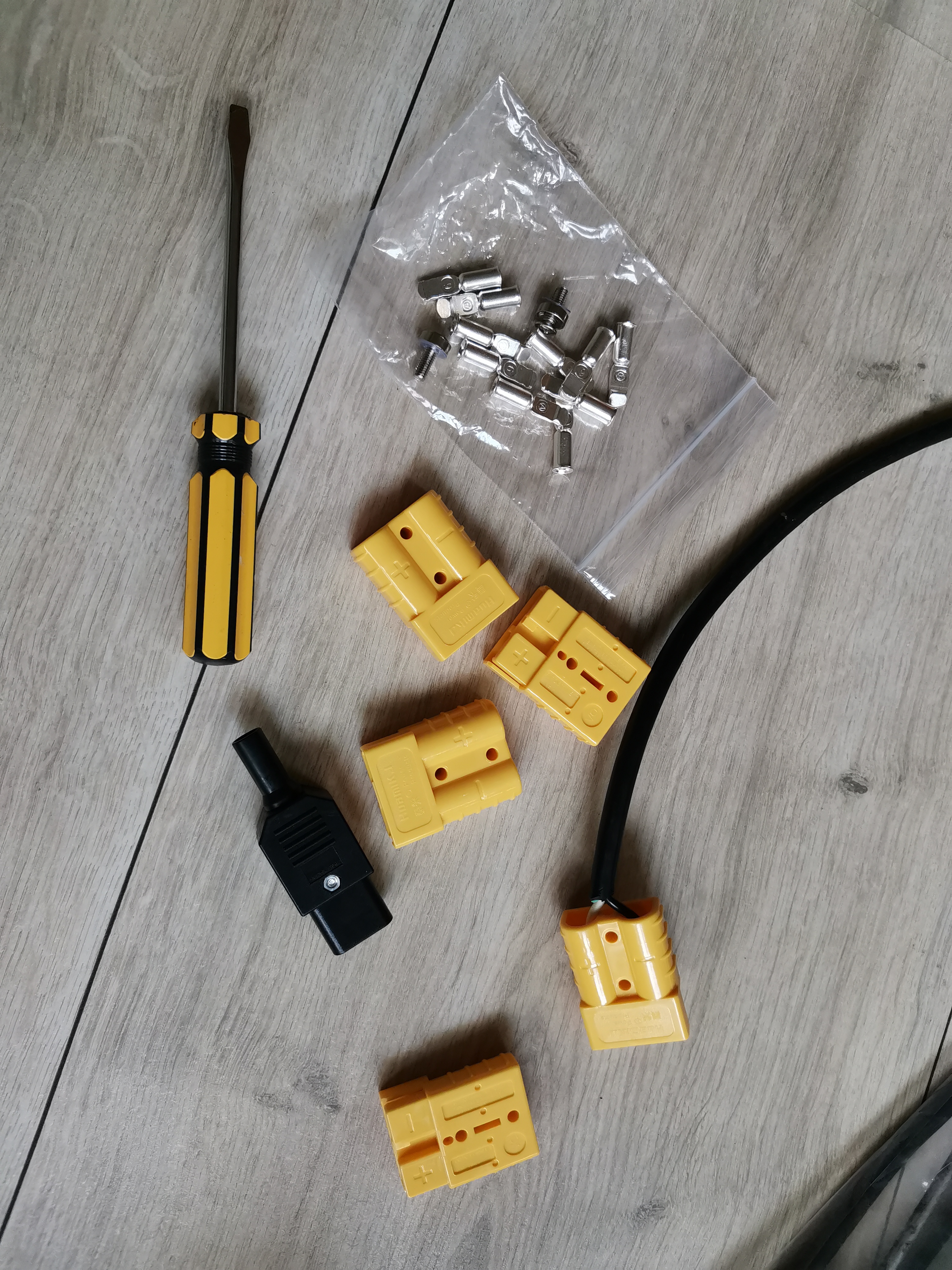 磷酸铁锂做三轮车电池,给电动三轮做一个磷酸铁锂电池