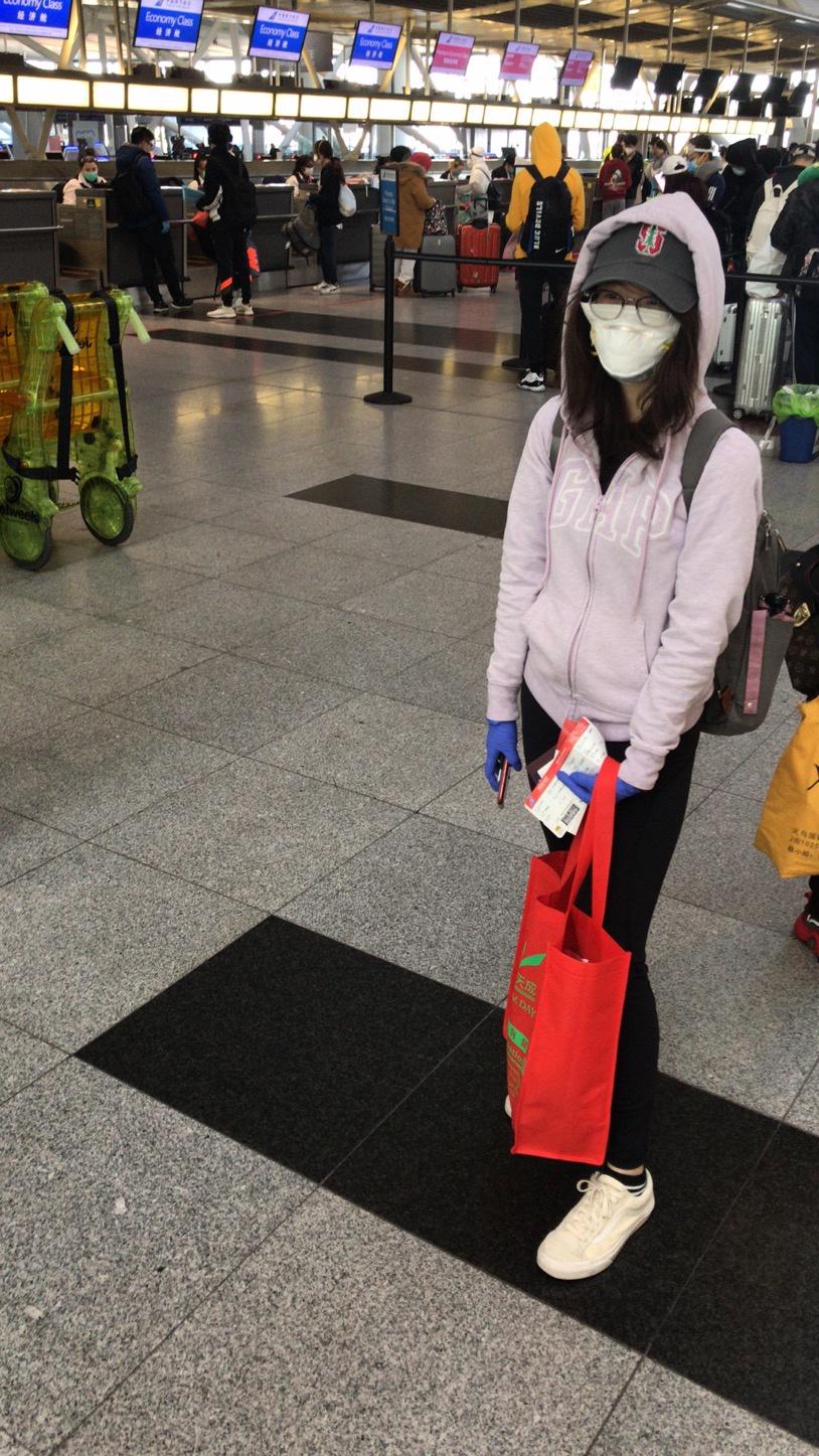 终于！经历了约30小时，这位深圳女留学生从纽约飞回了深圳