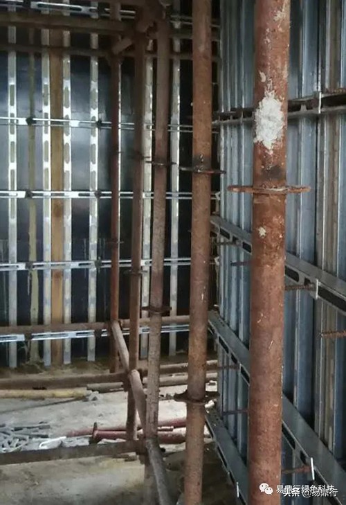 北京国风尚城项目，模板加固这样施工