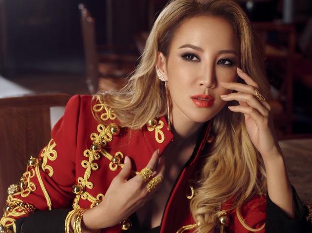 45岁李玟为讨好富豪老公欢心,李玟曾饱受离婚困扰