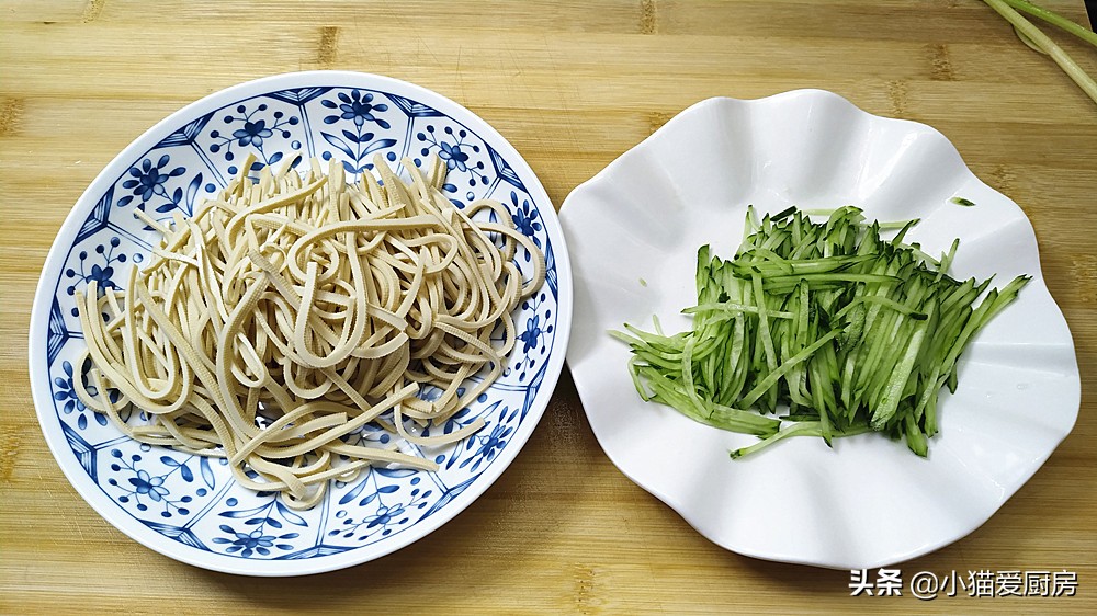 凉拌鱼腥草怎么做好吃简单,凉拌鱼腥草最好吃的做法