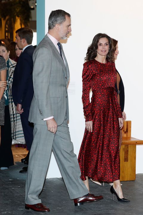 西班牙王后莱蒂齐亚粉色西装,西班牙王后莱蒂齐亚大婚视频