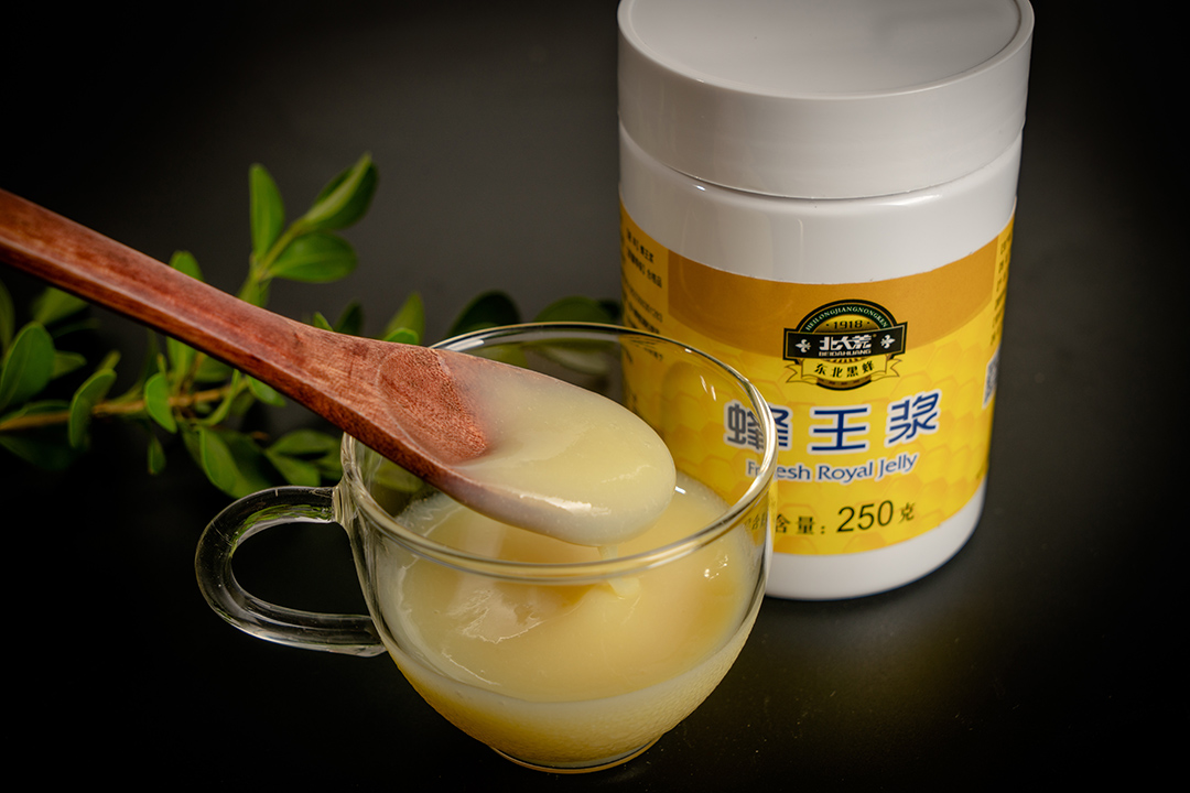 吃蜂王浆一年面部变饱满,蜂王浆抗衰老吗怎么吃才有效