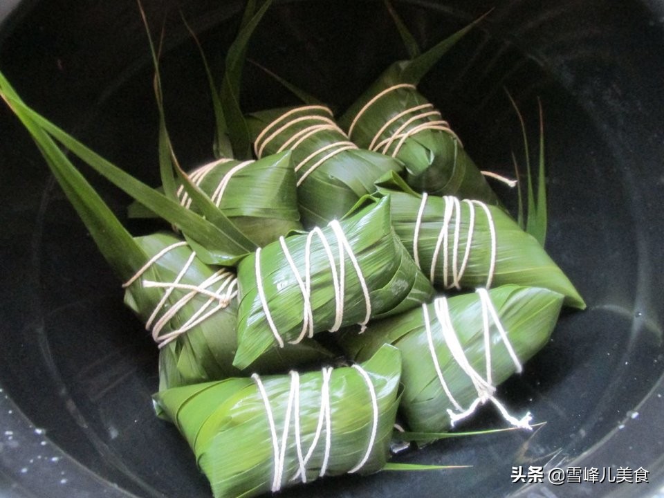 怎样包粽子简单而且不漏米又紧,怎样包的粽子好看又简单