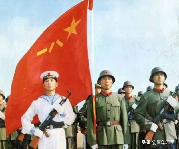1957年大雨中的阅兵视频,1956年阅兵式视频