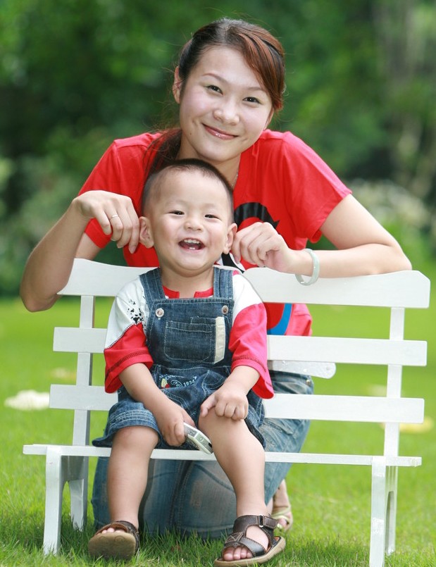 离婚孩子改名字不改姓氏可以么,离婚孩子不改姓对孩子心理有影响