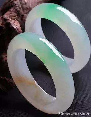 翡翠手镯的水头怎么看好坏,翡翠手镯的基本知识大全