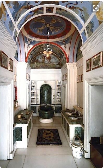 娃娃屋玩家,英国女王与玛丽王后