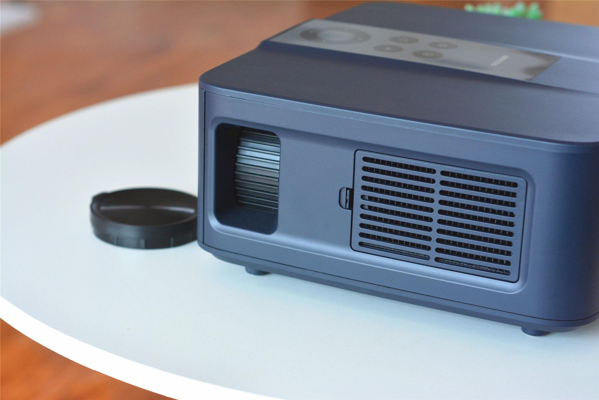 国产推出“新款LED投影”：900ANSI够不够用？白天开窗实测