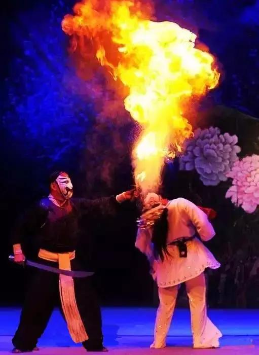 秦腔吹火绝活视频,秦腔吹火绝技连珠火