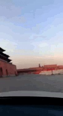 还没完！开大奔进故宫持续发酵，太和门已成“特权”停车场？