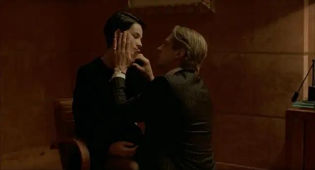 他是《洛丽塔》男主，畸形恋专业户，也是禁欲系不老男神