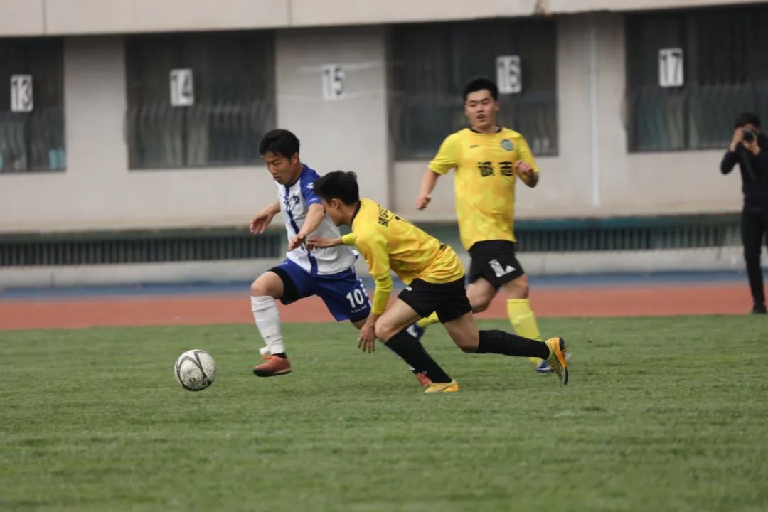 清华化工男足时隔11年再夺冠军！老博士泪洒现场激情解说大放送