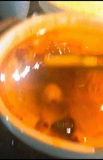 搞笑gif段子妹子有点太淘气了,搞笑gif妹子你又调皮了