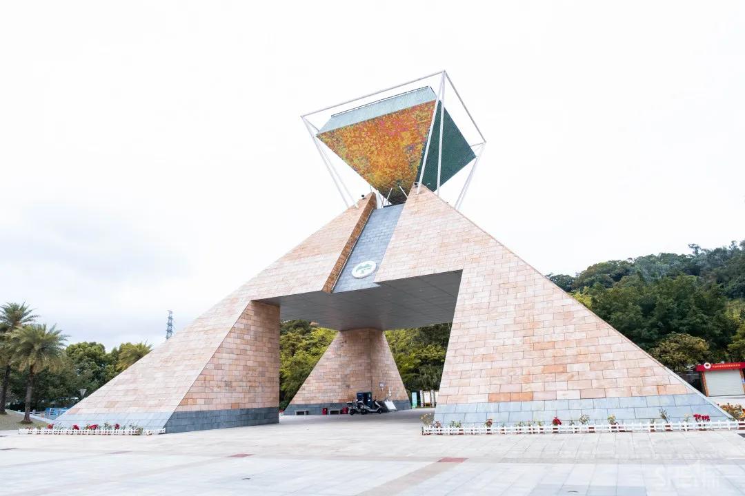 重庆轻轨10号线,10号线有什么玩的