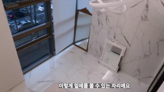 韩国女生独居公寓,韩国美女晒衣服