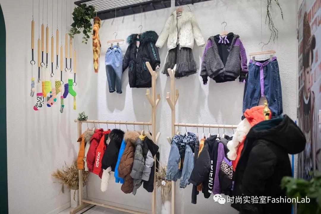 送对年终礼物是当代青年的社交核*器武**