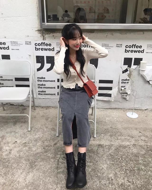 马丁靴裙子洋气时髦,长筒系带马丁靴搭配裙子图片