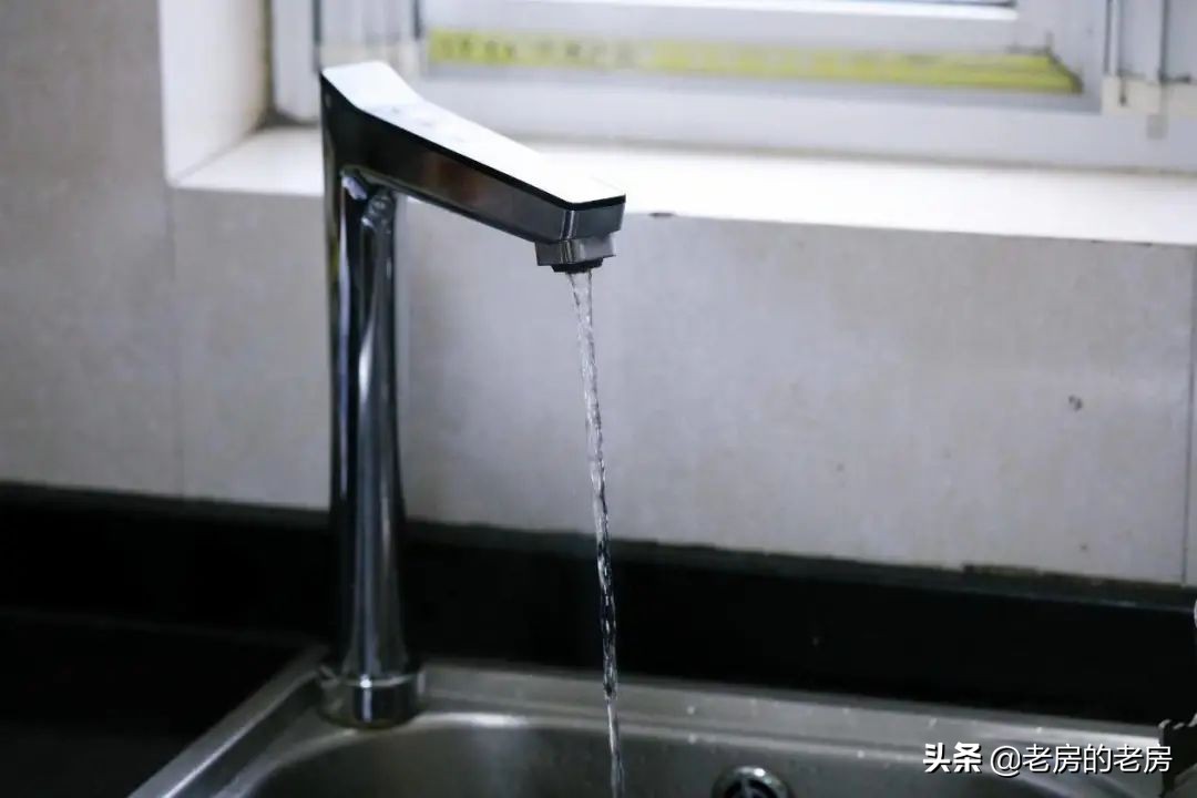 打开龙头即出热水,打开水龙头就是热水