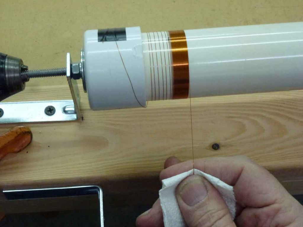 成为雷电法王很简单，用6个啤酒瓶和日常用品，就能做特斯拉线圈