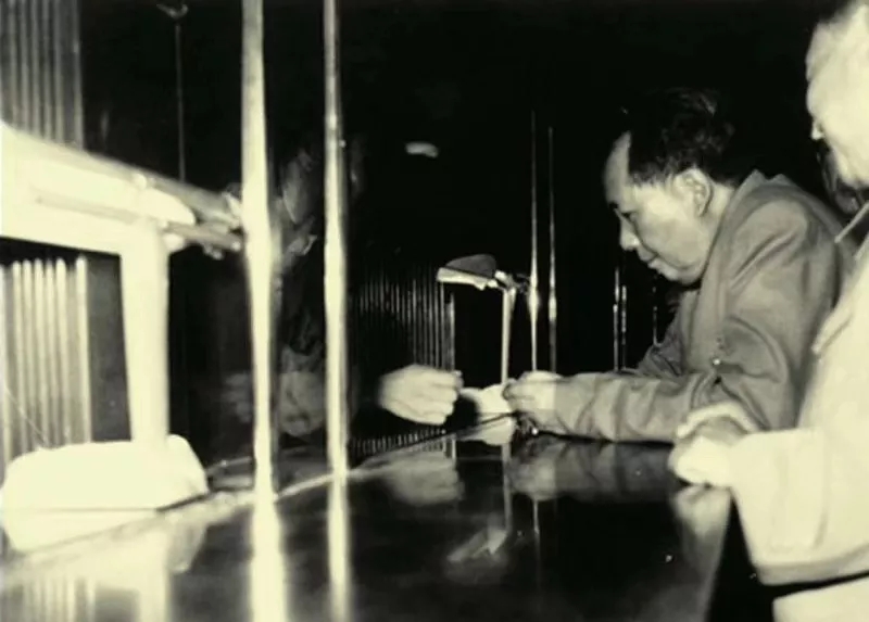 珍贵影像！这里的第一张火车票被毛主席买走