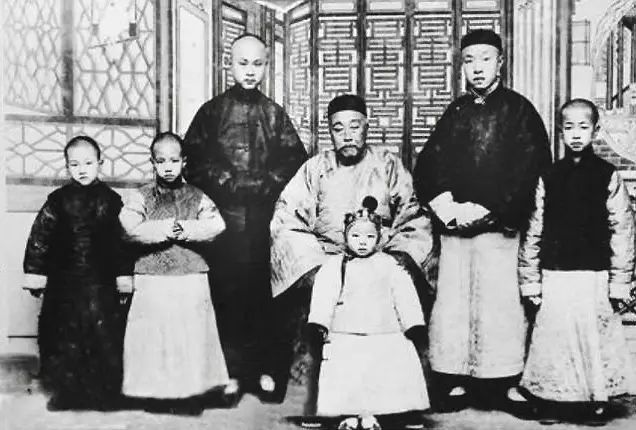 他，没有一张文凭被誉为“三百年才出一个的大师”“教授的教授”