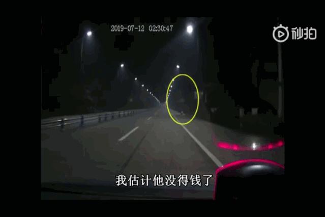 看哭了打工仔视频,农民工徒步80里回家