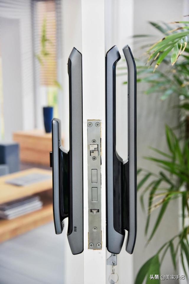 新房装修智能门锁什么时候装最好,装修最不后悔的就是换上智能门锁