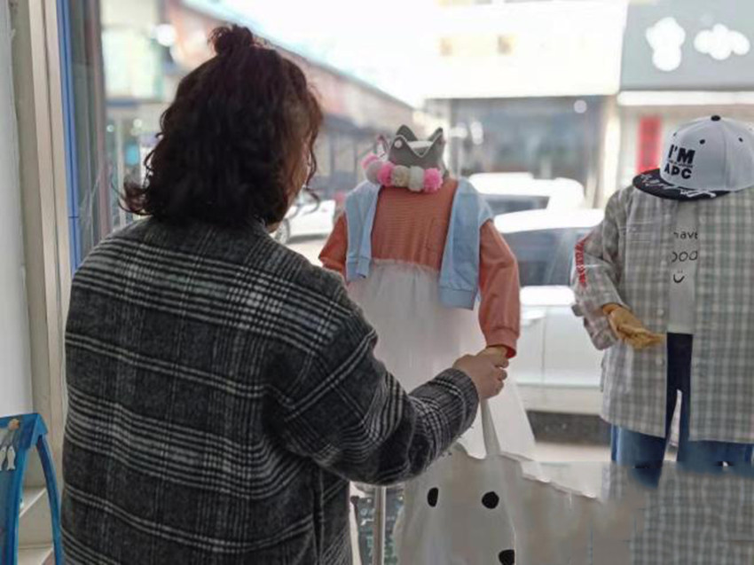 给孩子买衣服要正规品牌,儿童衣服怎么挑选