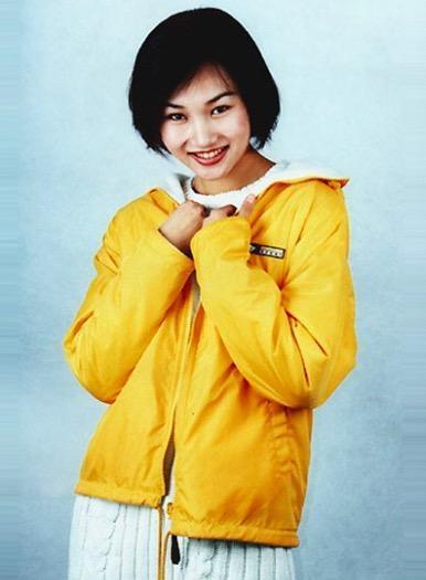 新闻联播播音员李梓萌个人简介,央视新闻主播李梓萌