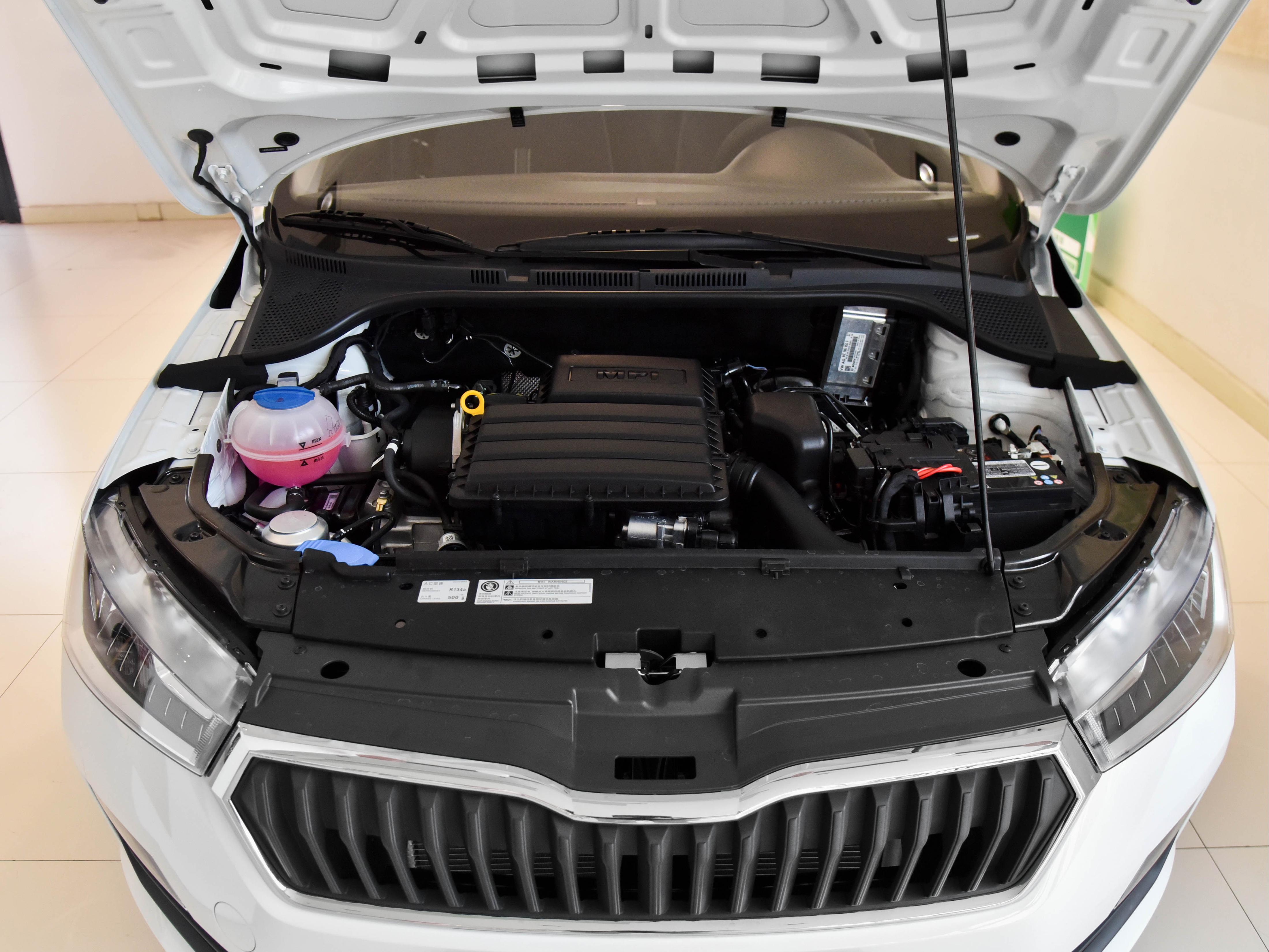 低配便宜，一样是自动挡，5.6L油耗加92号汽油，带你看斯柯达昕动