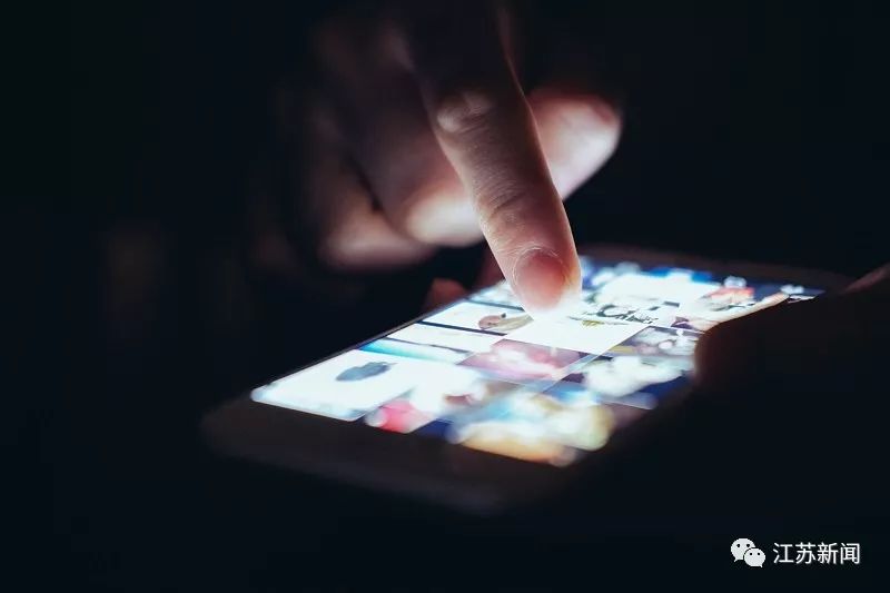 半夜，男子的微信突然一笔笔向外转账，改密码都阻止不了…